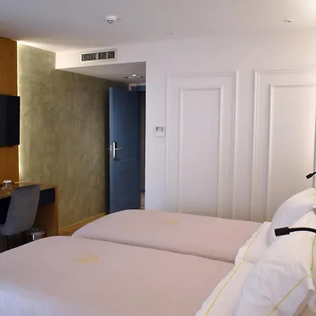 ホテル Moenia Boutique 4*