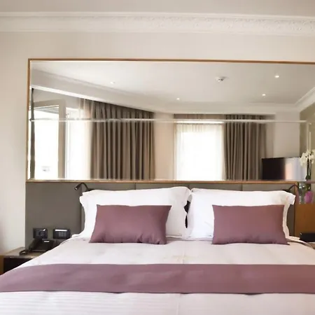 Moenia Boutique ドゥラス