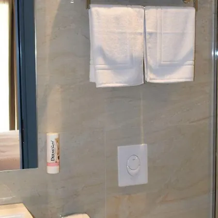 ホテル Moenia Boutique 4*